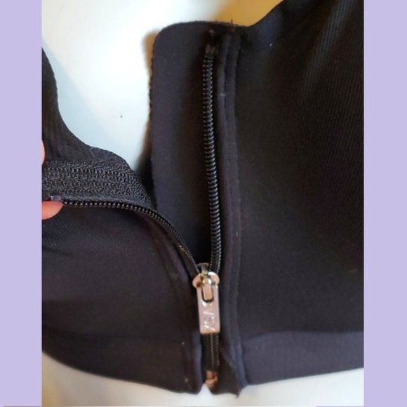 Victoria's Secret sports bra black zip front, 36D ❤️ - Picture 5 of 9